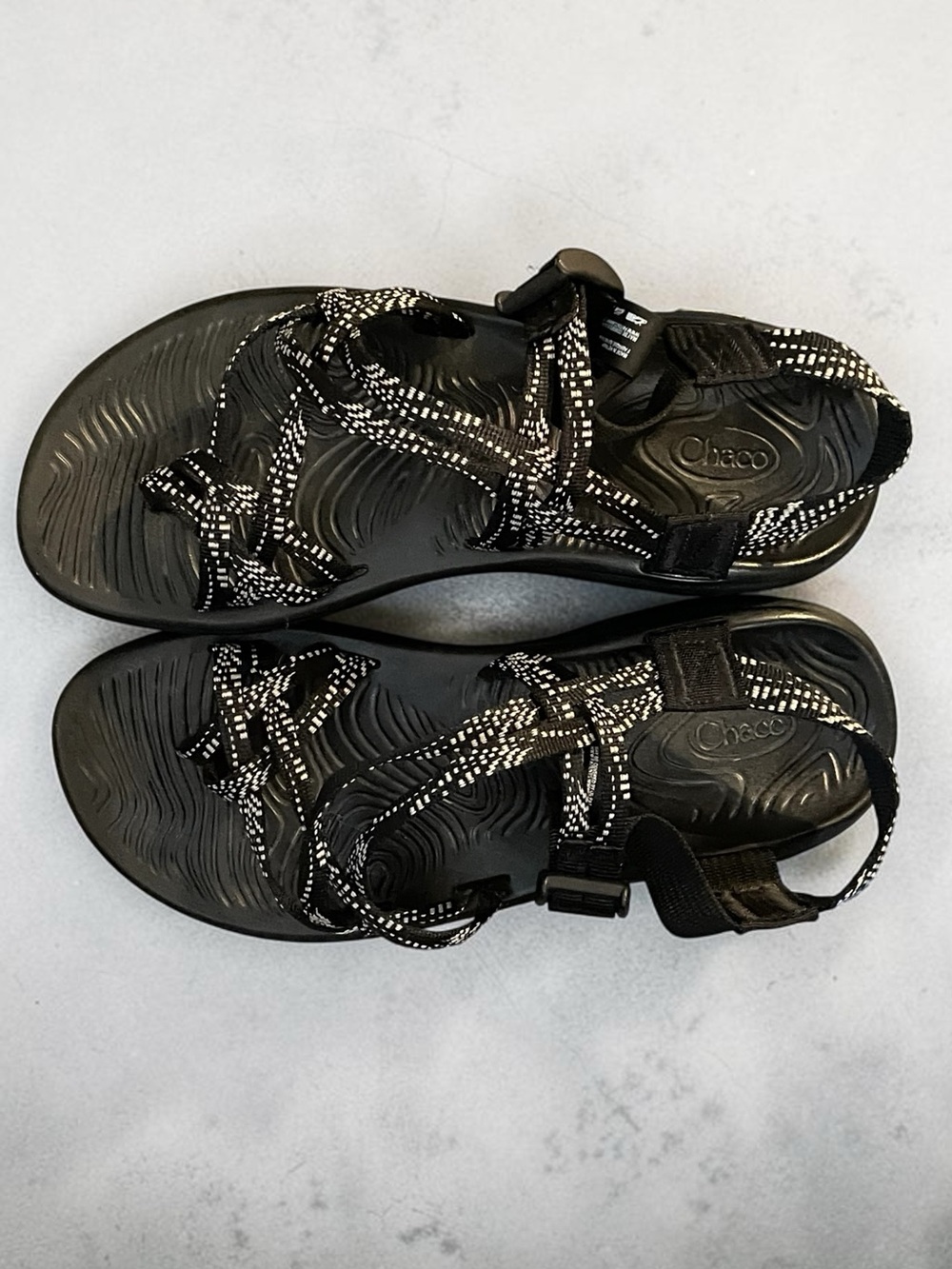 Chaco ZX/2 Cloud Sandals Women’s Size 9 Black White Geometric Toe Loop Comfort